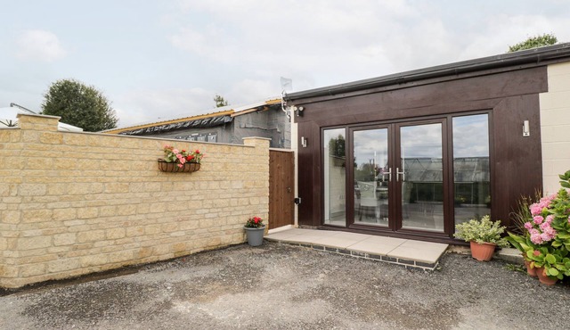 THE PENTHOUSE, STRAWBERRY HILL VINEYARD, family friendly in Newent