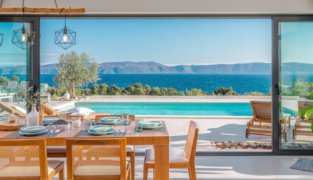 The special character of this vacation home with pool comes from its excellent location, offering be