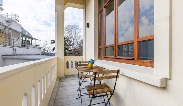 This apartment is a 2 bedroom(s), 2 bathrooms, located in Beyoğlu, İstanbul.