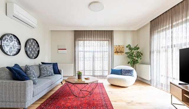 This apartment is a 2 bedroom(s), 2 bathrooms, located in Beyoğlu, İstanbul.
