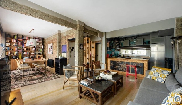 This apartment is a 2 bedroom(s), 1.5 bathrooms, located in Beşiktaş, İstanbul.