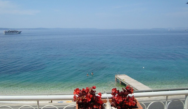 Three bedroom apartment near beach Mali Rat, Omiš (A-2811-a)