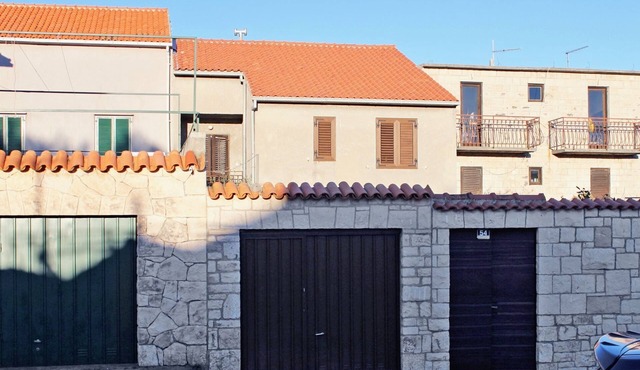 Three bedroom apartment with terrace Supetar, Brač (A-6026-a)