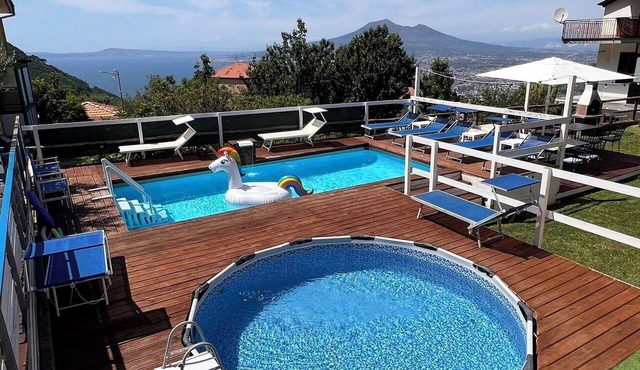 Three-bedroom Apartment with Pool, Playground and breathtaking view
