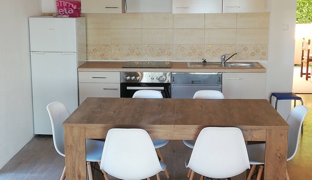 Three bedroom apartment near beach Supetarska Draga - Donja, Rab (A-17201-b)