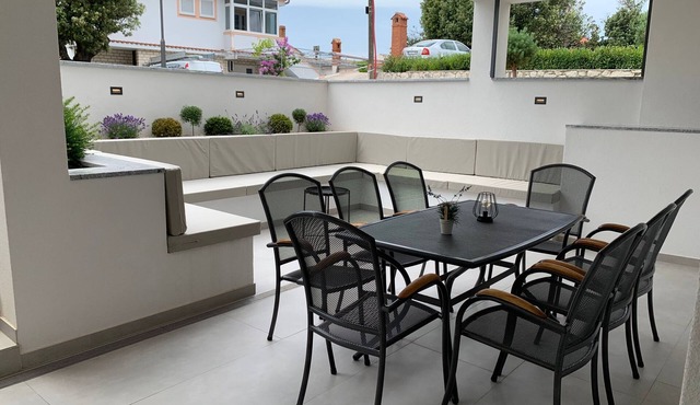 Three bedroom apartment with terrace Banjol, Rab (A-21635-a)