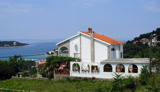 Three bedroom apartment with terrace and sea view Kampor, Rab (A-14998-a)