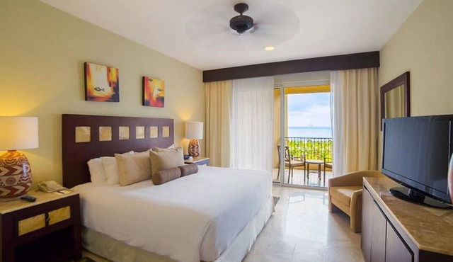 To be or Not to be Inclusive at the Villa Del Palmar Cancun 538SqFt - Studio