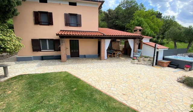 Tolles Ferienhaus in Supetarska Draga mit Garten by Interhome