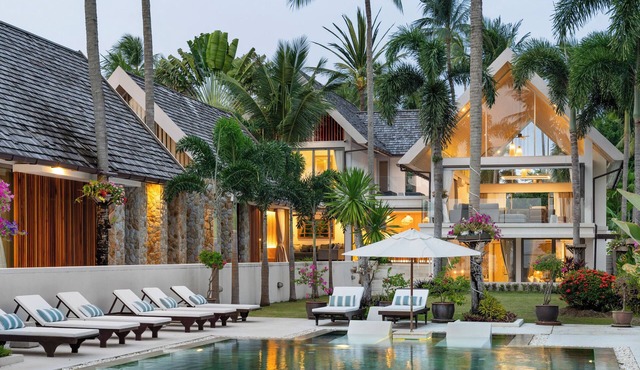 Top 1% Beachfront Estate: FREE Jet Skis, Car, Private Chef/Full Nursery Archive
