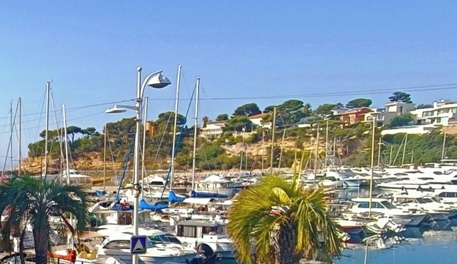 Très Beau T2 sur le Port de Carry le Rouet