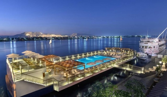 Tranquil Stay with Balcony Near Luxor Temple and Luxor Museum with Swimming Pool