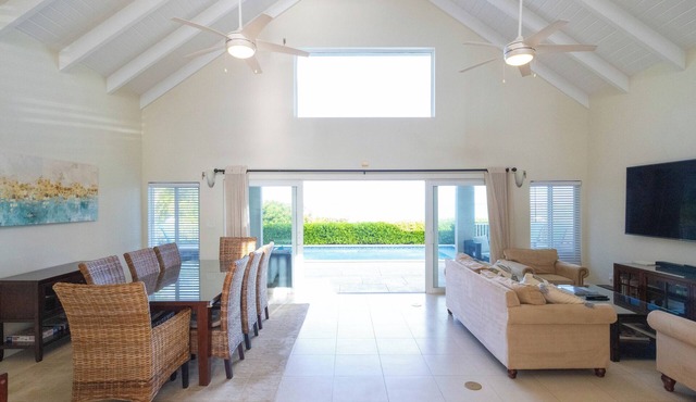 Turquoise Water Views On Both Sides Of Spectacular Private Property.
