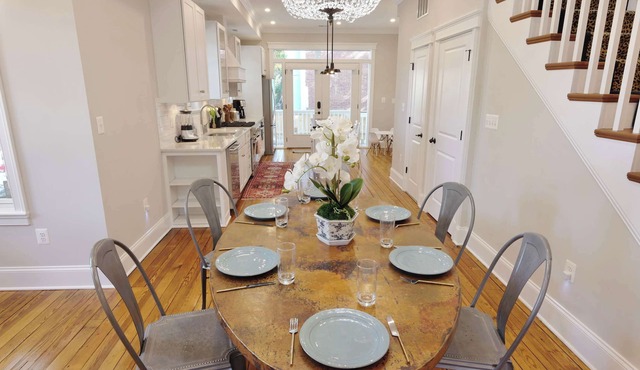 Turreted Townhouse |Luxury|Walk to Capitol Hill