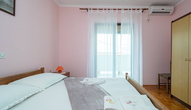 Two bedroom apartment with balcony and sea view Zubovići, Pag (A-16063-a)