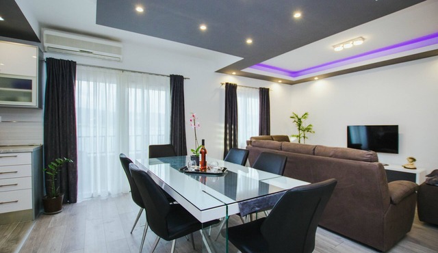 Two bedroom apartment near beach Arbanija, Čiovo (A-1122-b)