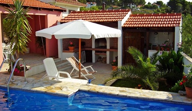 Two bedroom apartment with terrace Maslinica, Šolta (A-5180-a)