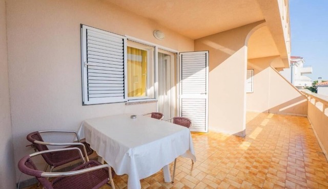 Two bedroom apartment with a swimming pool Novalja, Pag (A-211-a)
