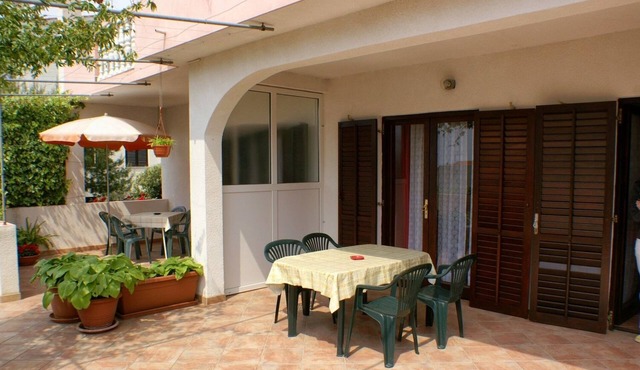 Two bedroom apartment with terrace Mandre, Pag (A-523-b)