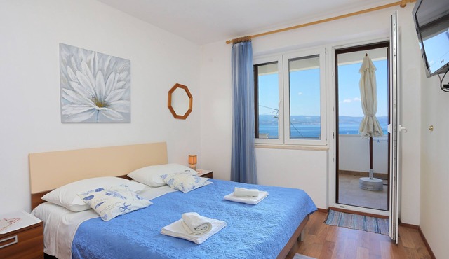 Two bedroom apartment with terrace and sea view Omiš (A-18919-a)