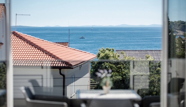 Two bedroom apartment with balcony and sea view Banjol, Rab (A-21635-e)