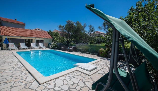 Two bedroom apartment with a swimming pool Supetarska Draga - Donja, Rab (A-2019-c)