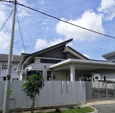 UmarHarraz Homestay#Malay Family Staycation#PEACEFUL AND SPACIOUS#NETFLIX N YOUTUBE#POOL FOR KIDS