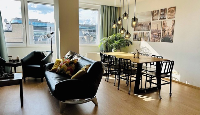 UrbanStay Suites - Modern 2-Bedroom Apartment in the Heart of Brussels, Grand Place