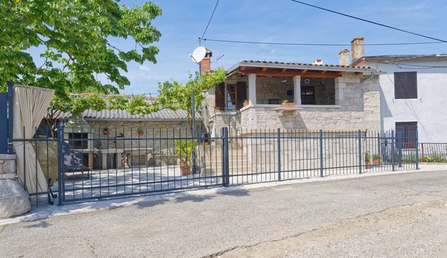 Vacation home Bombić - 4 persons, 2 bedrooms, pool, barbecue