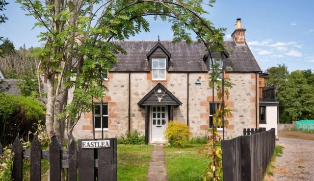 Vacation home Eastlea in Drumnadrochit - 8 persons, 4 bedrooms