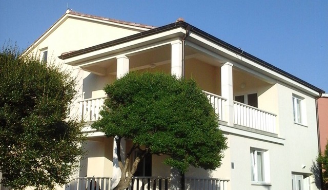 Very nice location, 80 m to the beach, child-friendly