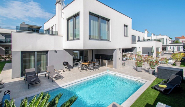 Vila Luna by Istrabook