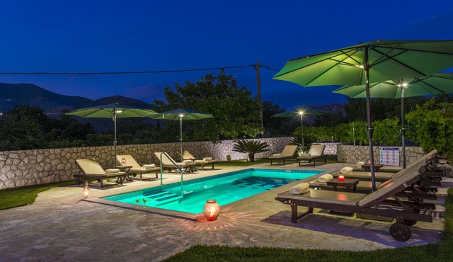 Vila Vergatum-privacy,gym,billiards,table tennis