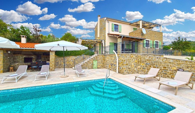 Villa 2129/44901 (Istria - Motovun), 30000m from the beach