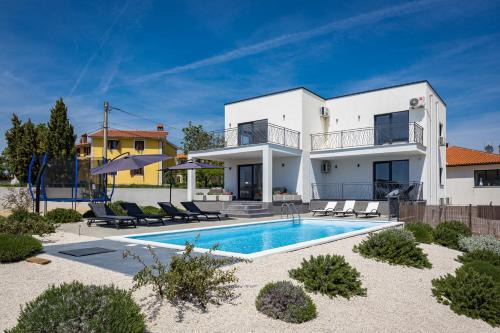 Villa Angie near Pula for 10 persons with private heated pool & kids playground