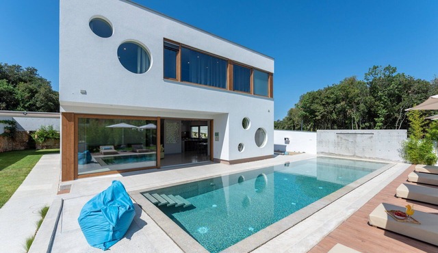 Villa Artist with Pool