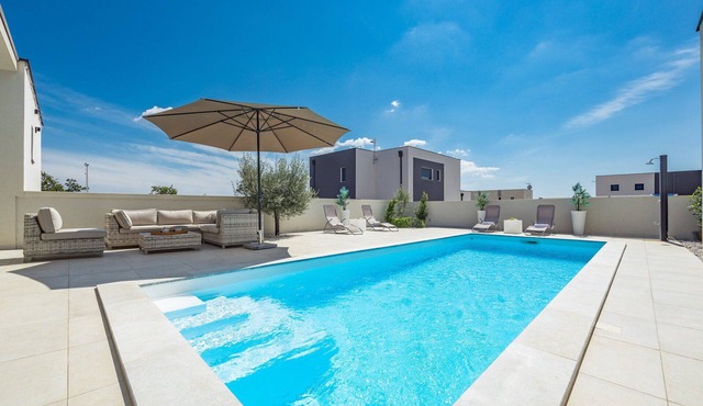 Villa Bella Bianca with Pool