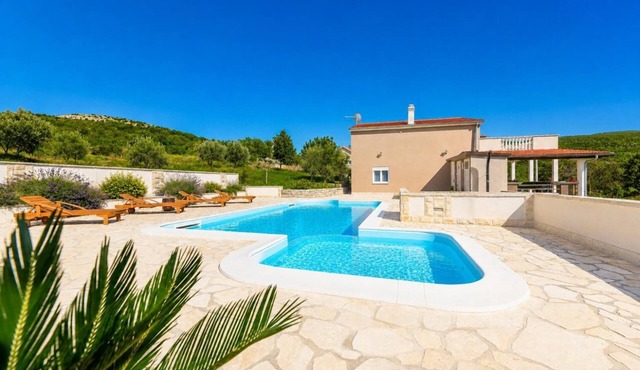 Villa Bella - Five Bedroom Villa, Sleeps 10