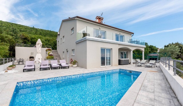 Villa Bella Vista for 8 people with sea view, heated pool & wellness - only 1,5 km from beach