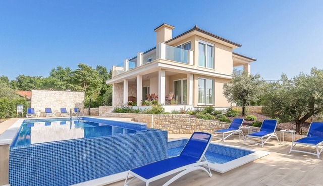 Villa Benedeka - Four Bedroom Villa, Sleeps 8