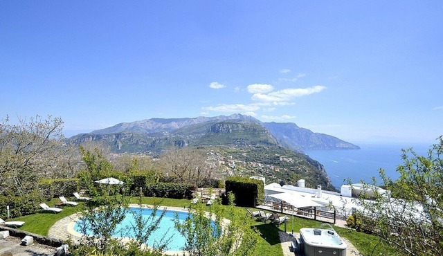 Villa Berenice Grande: A charming three-story villa with a view of the seascape and both the Sorrento and Amalfi Coasts, with Free WI-FI.