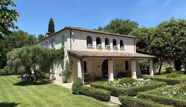 Villa Bergamotti: Toscaanse elegantie en verwarmd zwembad