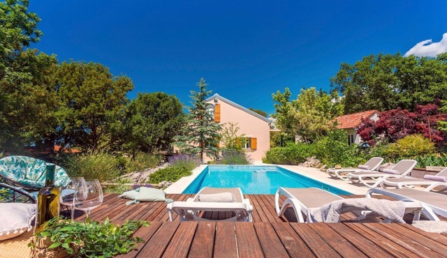Villa Bonjo - Two Bedroom Villa, Sleeps 6