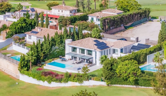 Villa Casa de Golf - modern luxury Villa with heated pool