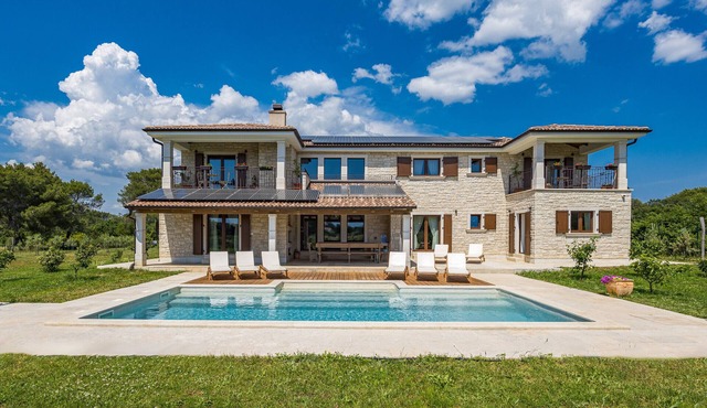 Villa Campagna near Fažana with 7.250m2 large garden and sauna