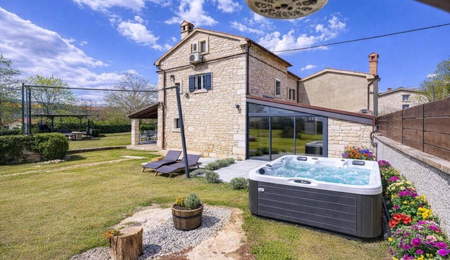 Villa Capadinka with Whirlpool, Barban, Croatia