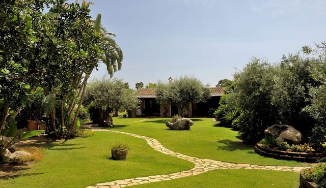 Villa Charlie 100 meters from the beach of Porto Giunco