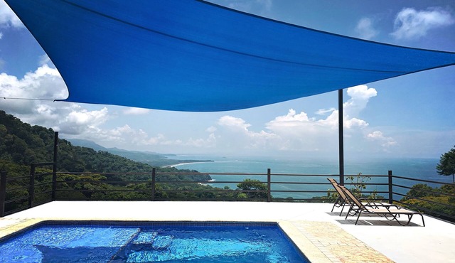 Villa Chill : 260-Acre Private Jungle : Escaleras