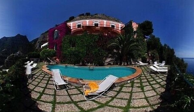 Villa Chimera: A splendid historical villa which faces the sun and the sea, with Free WI-FI.