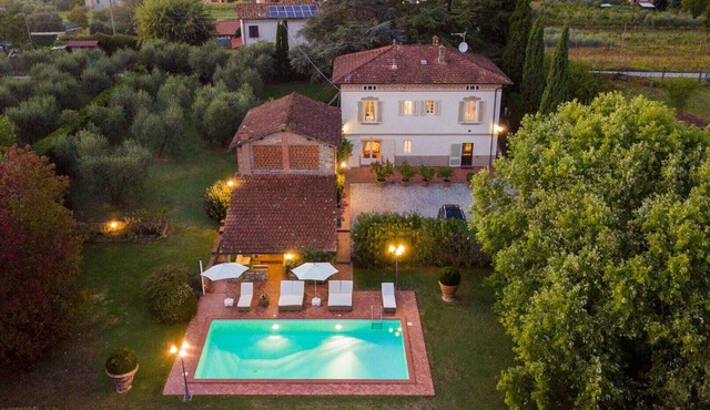 VILLA CLARA Luxury 5 bedrooms Lakefront Farmhouse Villa with Private Pool on the Lucca Hills
